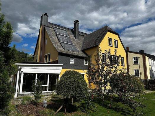 Einfamilienhaus zum Kauf 298.000 € 10 Zimmer 300 m² 1.300 m² Grundstück frei ab 01.02.2026 Burkhardtsdorf 09235