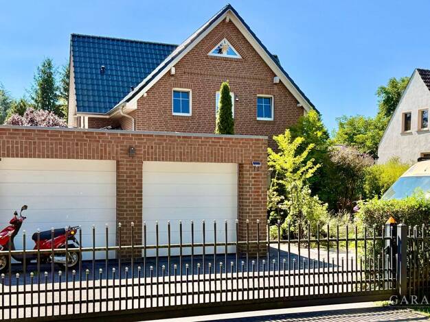 Einfamilienhaus zum Kauf 1.250.000 € 7 Zimmer 224 m² 1.200 m² Grundstück Falkensee 14612