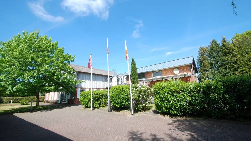 Mehrfamilienhaus zum Kauf 935.000 € 10 Zimmer 400,5 m² 18.646 m² Grundstück Puls 25560