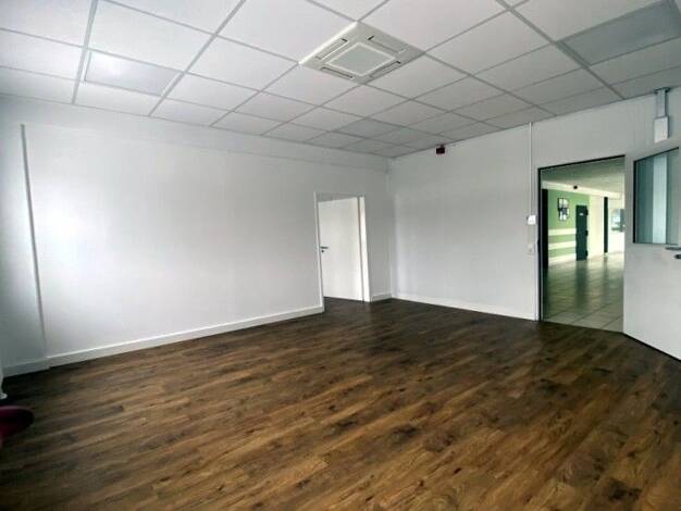 Medizinisches Gebäude zur Miete provisionsfrei 5 € 10 Zimmer 475,8 m² Bürofläche teilbar ab 100 m² Keramag Flörsheim 65439