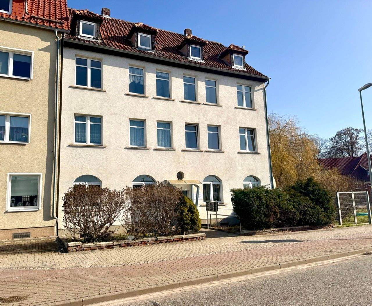 Immobilie in Halberstadt - Mehrfamilienhaus mit 7 Wohneinheiten - teilweise saniert, großes Entwicklungspotential - Bild 3