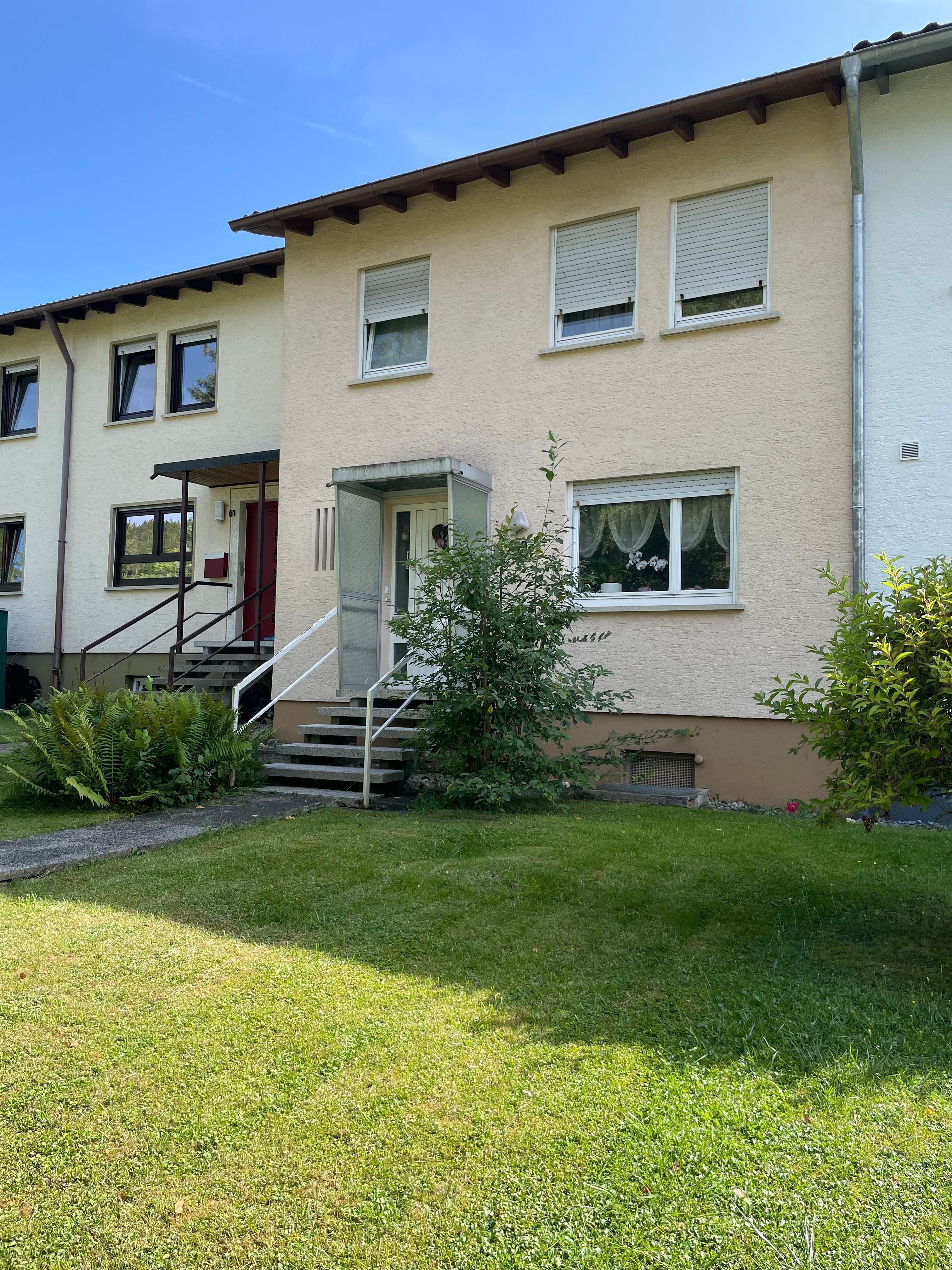 Reihenmittelhaus zum Kauf 299.000 € 4,5 Zimmer 96,3 m²<br/>Wohnfläche 232 m²<br/>Grundstück ab sofort<br/>Verfügbarkeit Tuttlingen Tuttlingen 78532