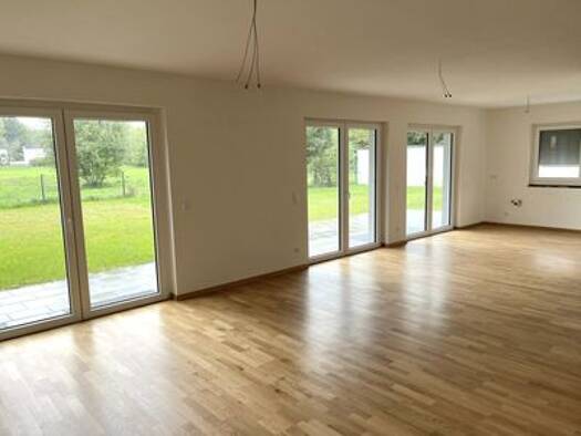 Wohnung zur Miete 700 € 4 Zimmer 139 m² frei ab sofort Kleiberweg 11 Aubing-Lochhausen-Langwied München 81249