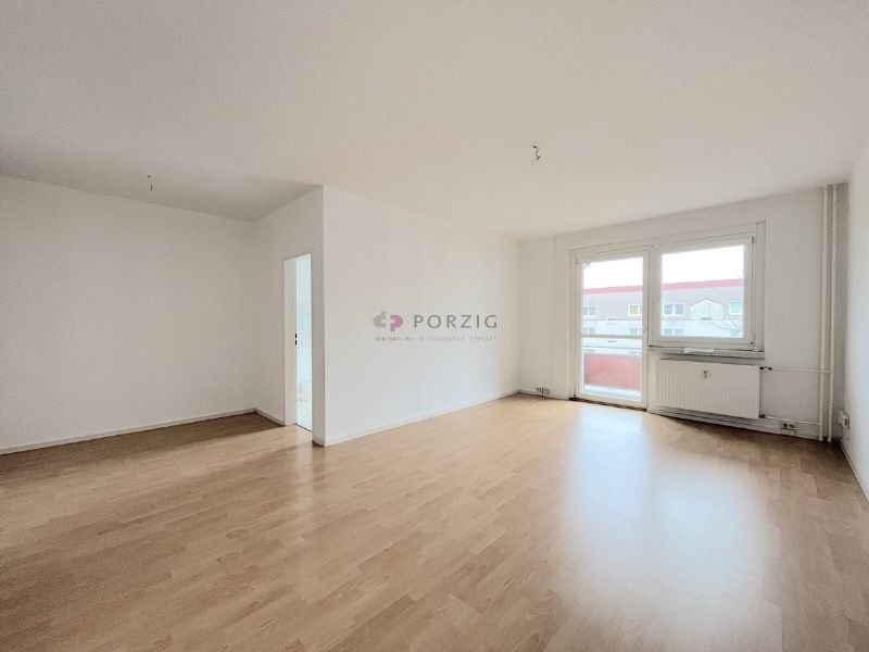 Wohnung zur Miete 275 € 2 Zimmer 55 m²<br/>Wohnfläche 3.<br/>Geschoss Marie-Tilch-Straße 7 Hutholz 645 Chemnitz 09123