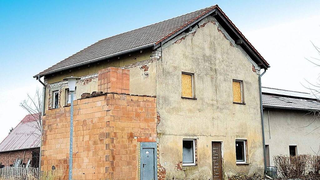 Haus zum Kauf 10.000 € 1 Zimmer 242 m² Grundstück Friedländer Straße 38 Brunn 17039