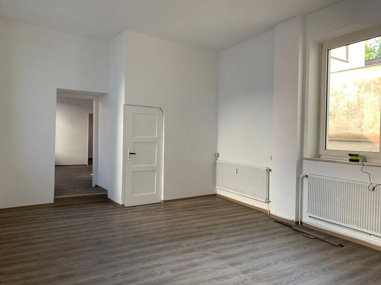 Wohnung zur Miete 960 € 6 Zimmer 141 m² frei ab sofort Innenstadt Hof 95028