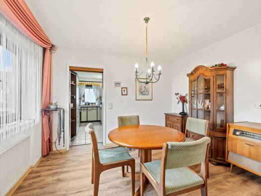 Einfamilienhaus zum Kauf 535.000 € 6 Zimmer 241 m² 949 m² Grundstück Wutöschingen 79793