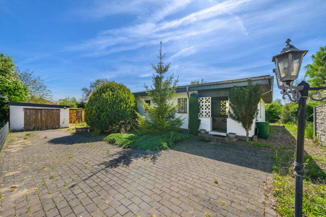 Delmenhorst-Dwoberg: Bungalow mit Nebengebäude für den Handwerker! *KÄUFERPROVISIONSFREI*