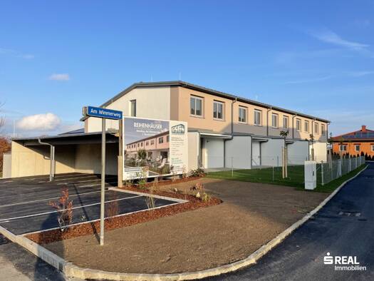 Reihenmittelhaus zur Miete - Erstbezug 1.156 € 4 Zimmer 106,5 m² 250,3 m² Grundstück Wendling 4741