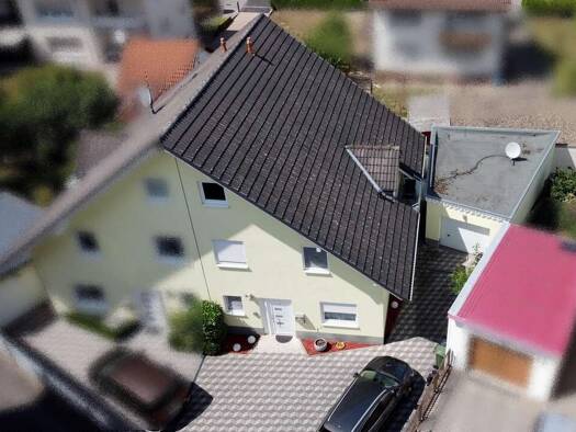 Doppelhaushälfte zur Miete 1.450 € 5,5 Zimmer 137 m² 235 m² Grundstück frei ab 01.04.2026 Sinsheim 74889