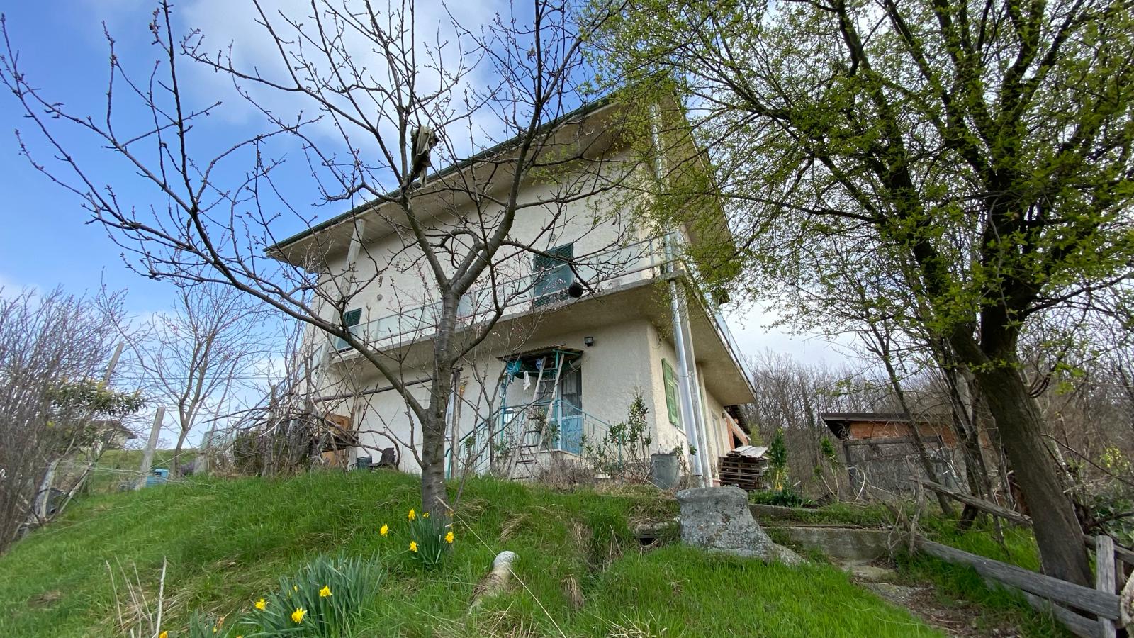 Mehrfamilienhaus zum Kauf 135.000 € 7 Zimmer 178 m²<br/>Wohnfläche 15.000 m²<br/>Grundstück ab sofort<br/>Verfügbarkeit località Colletto Giusvalla 17010