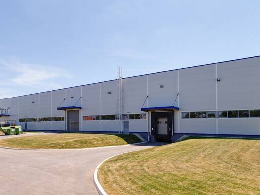 Lagerhalle zur Miete 10.230 m² Lagerfläche teilbar ab 1.211 m² Ebersbach Ebersbach an der Fils 73061