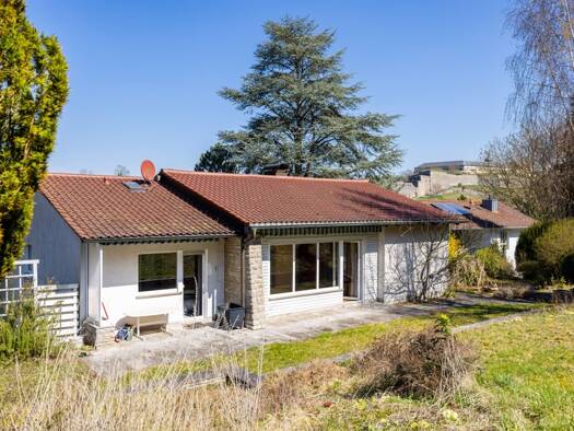 Einfamilienhaus zum Kauf 1.399.000 € 5 Zimmer 150 m² 2.389 m² Grundstück Würzburg 97082