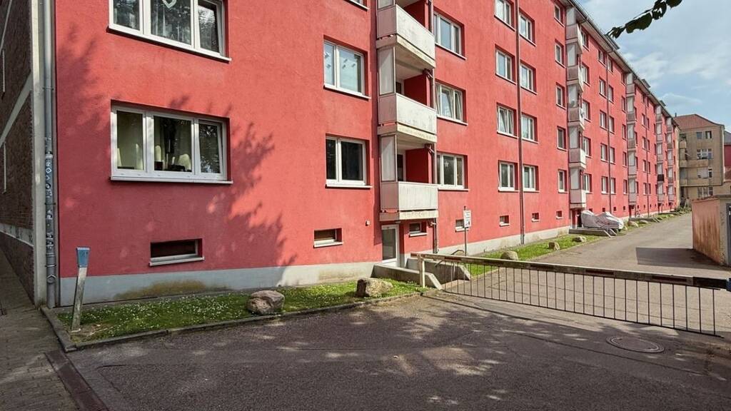 Studio zur Miete 306 € 1 Zimmer 31,3 m² 4. Geschoss frei ab 01.05.2026 Herzog-Adolf-Straße 12 Husum 25813