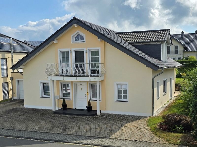 Einfamilienhaus zum Kauf 569.000 € 5 Zimmer 220 m²<br/>Wohnfläche 633 m²<br/>Grundstück Bitburg Bitburg 54634