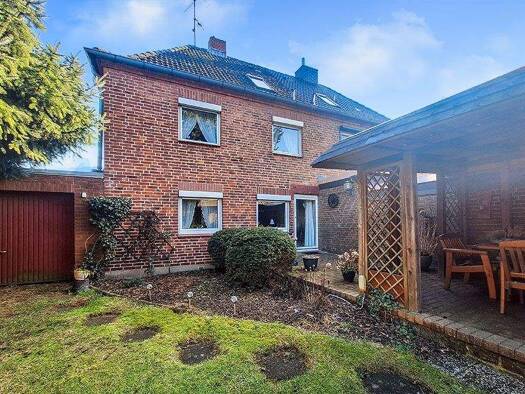 Doppelhaushälfte zum Kauf 320.000 € 6 Zimmer 107 m² 781 m² Grundstück Kücknitz Lübeck 23569