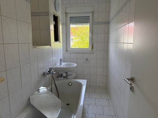 Wohnung zur Miete 552 € 4 Zimmer 69 m² Südstadt Halle (Saale) 06130