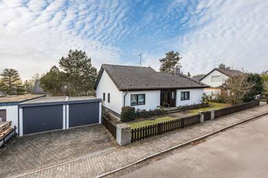 Bungalow zum Kauf 770.000 € 4 Zimmer 136 m² 806 m² Grundstück frei ab sofort Kriegenbrunn Erlangen 91056