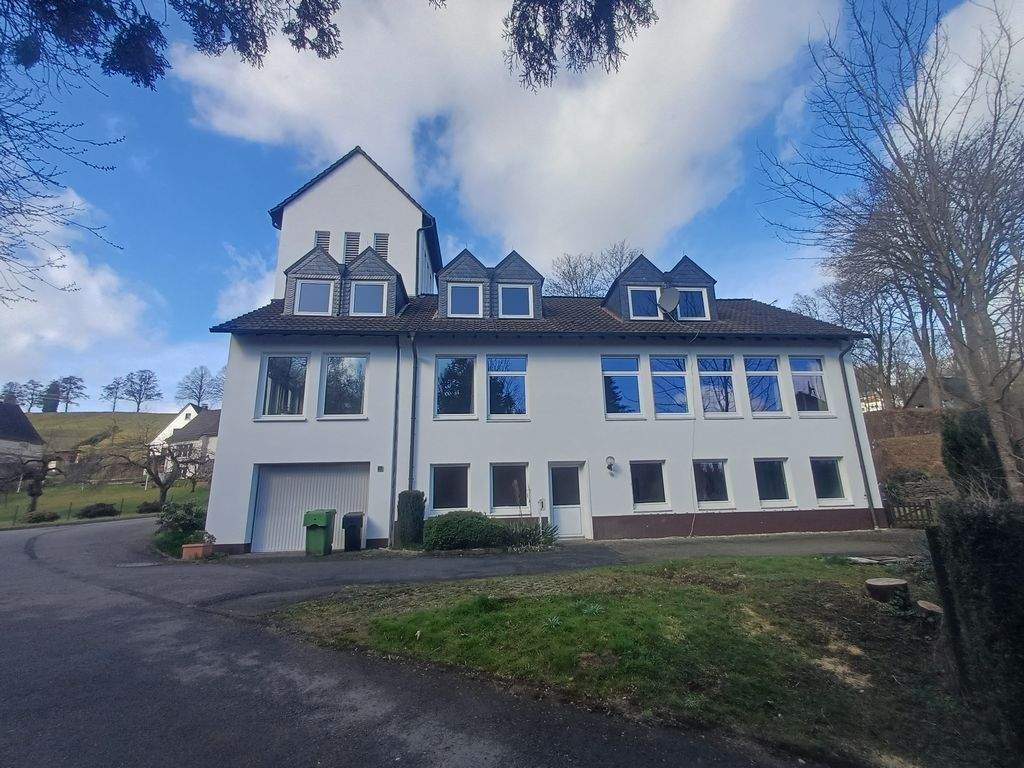 Immobilie in Wiehl - Wiehl-Weiershagen: 374m² im Kirchen-/Gemeindehaus mit separater Wohnung, Garten, Garage, 3 Küchen - Bild 0