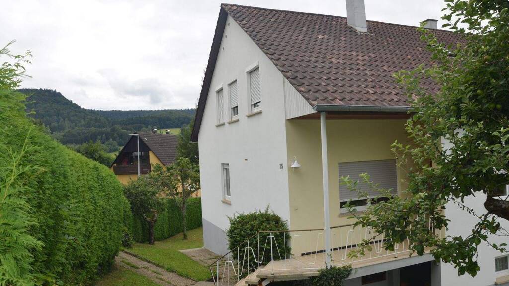 Mehrfamilienhaus zum Kauf als Kapitalanlage geeignet 395.000 € 8 Zimmer 220 m² 542 m² Grundstück Jungingen 72417
