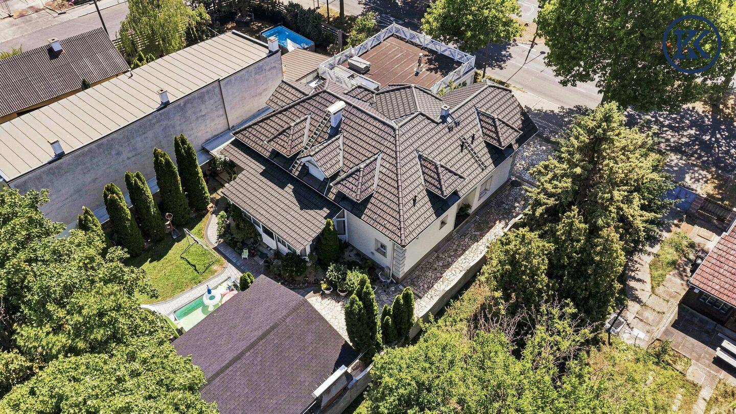 Shtëpi, 215 m²