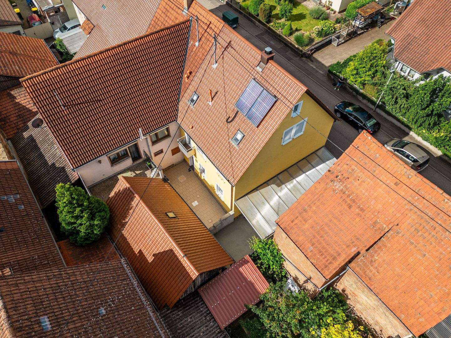 Immobilie in Bönnigheim - Gepflegtes Einfamilienhaus mit viel Platz für Ihre Familie - Bild 2