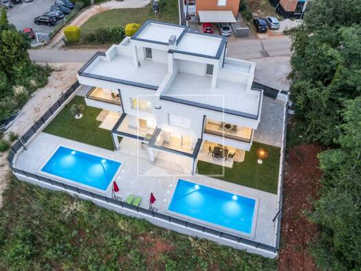 Doppelhaushälfte zum Kauf 630.000 € 5 Zimmer 300 m² Grundstück Umag 52470