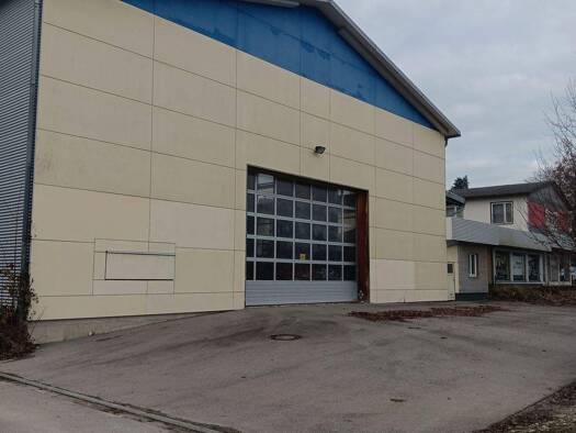 Produktionshalle zum Kauf als Kapitalanlage geeignet 1.650.000 € 1 Zimmer 1.500 m² 3.600 m² Grundstück teilbar von 600 m² bis 700 m² Altötting 84503