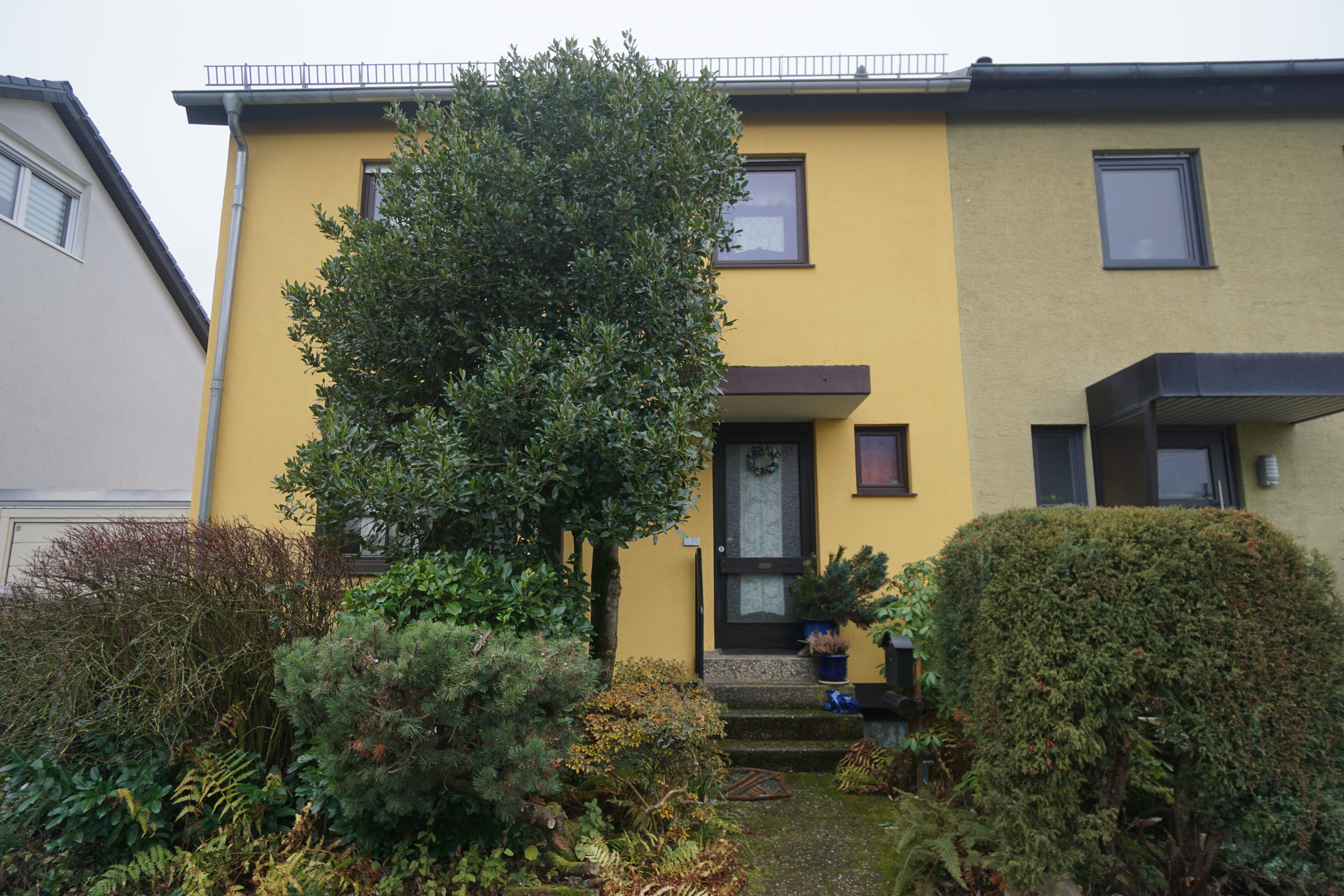 Doppelhaushälfte zum Kauf 339.000 € 4 Zimmer 110 m²<br/>Wohnfläche 331 m²<br/>Grundstück Huchenfeld - Stadtviertel 144 Pforzheim 75181