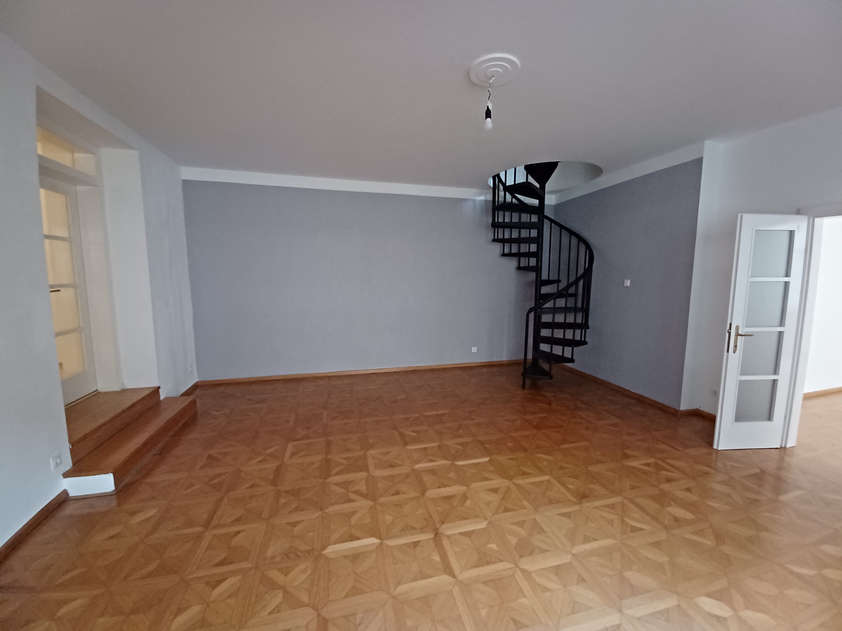 Wohnung zur Miete 1.085 € 4 Zimmer 125 m²<br/>Wohnfläche 1.<br/>Geschoss ab sofort<br/>Verfügbarkeit Wiener Neustadt(Stadt) 2700