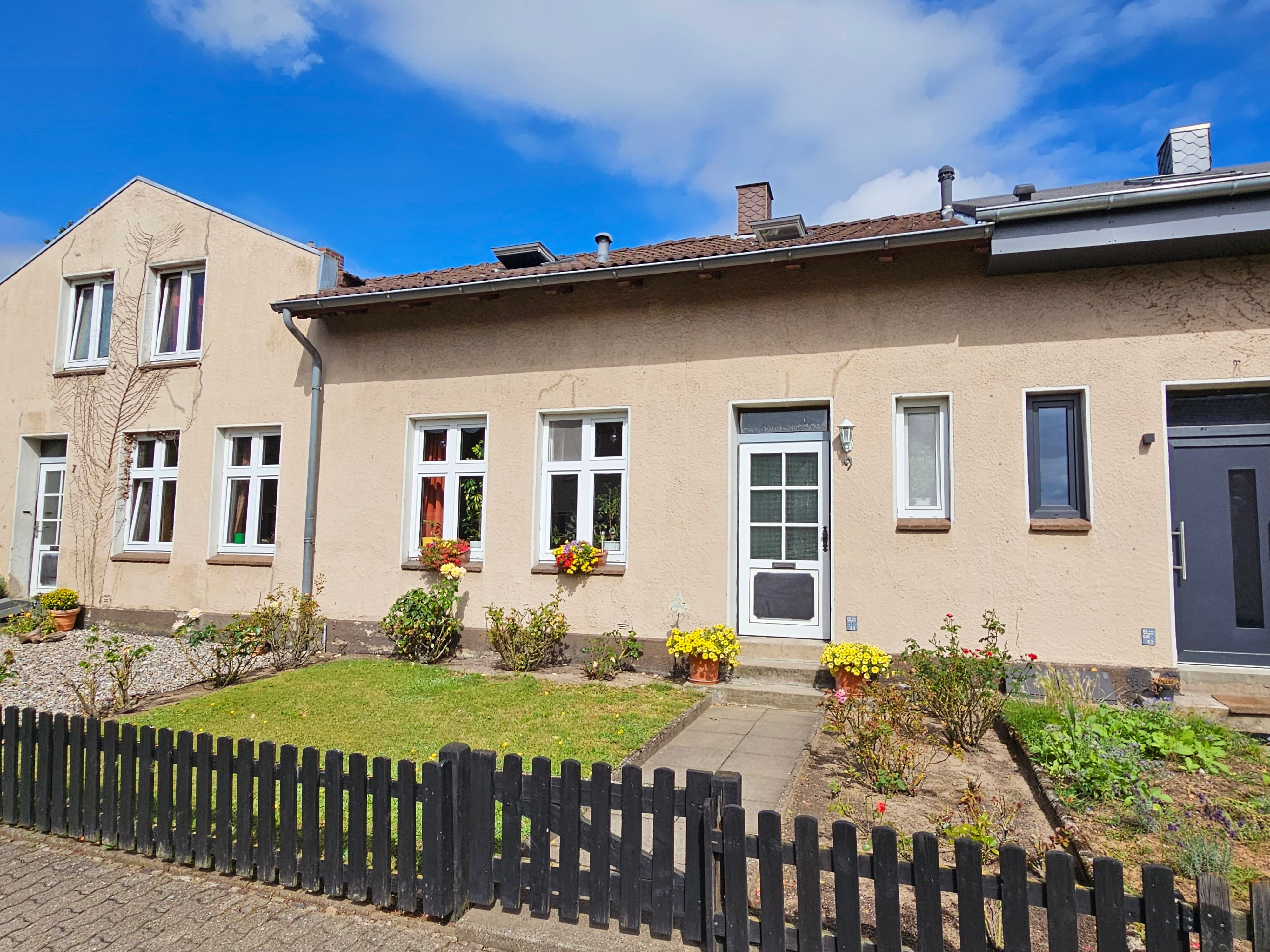 Reihenmittelhaus zum Kauf 155.000 € 3 Zimmer 80 m²<br/>Wohnfläche 470 m²<br/>Grundstück Herrenwyk Lübeck 23569