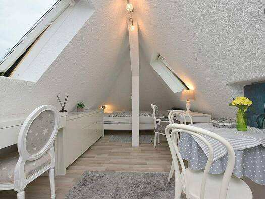 WG-Zimmer zur Miete Wohnen auf Zeit 600 € 15 m² 3. Geschoss frei ab 01.02.2026 Feuerbach Stuttgart 70469