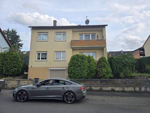 Mehrfamilienhaus zum Kauf 299.999 € 6 Zimmer 155 m² 470 m² Grundstück Marktstefter Straße 23 Hohenfeld Kitzingen 97318