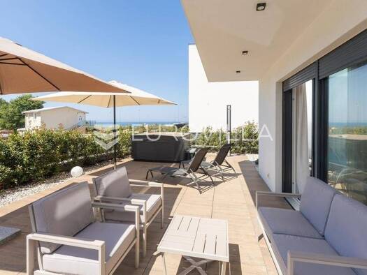 Haus zur Miete 2.300 € 3 Zimmer 257 m² Porec Poreč
