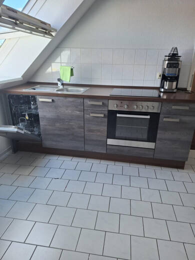 Wohnung zur Miete 399 € 2 Zimmer 57 m² Dachgeschoss frei ab 01.10.2025 Max-Reger-Straße 5 Lutherplatz Halle (Saale) 06110