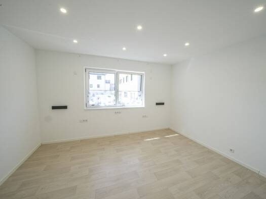 Bürofläche zur Miete 490 € 1 Zimmer 23 m² Bürofläche teilbar ab 23 m² Röttenbach 91341