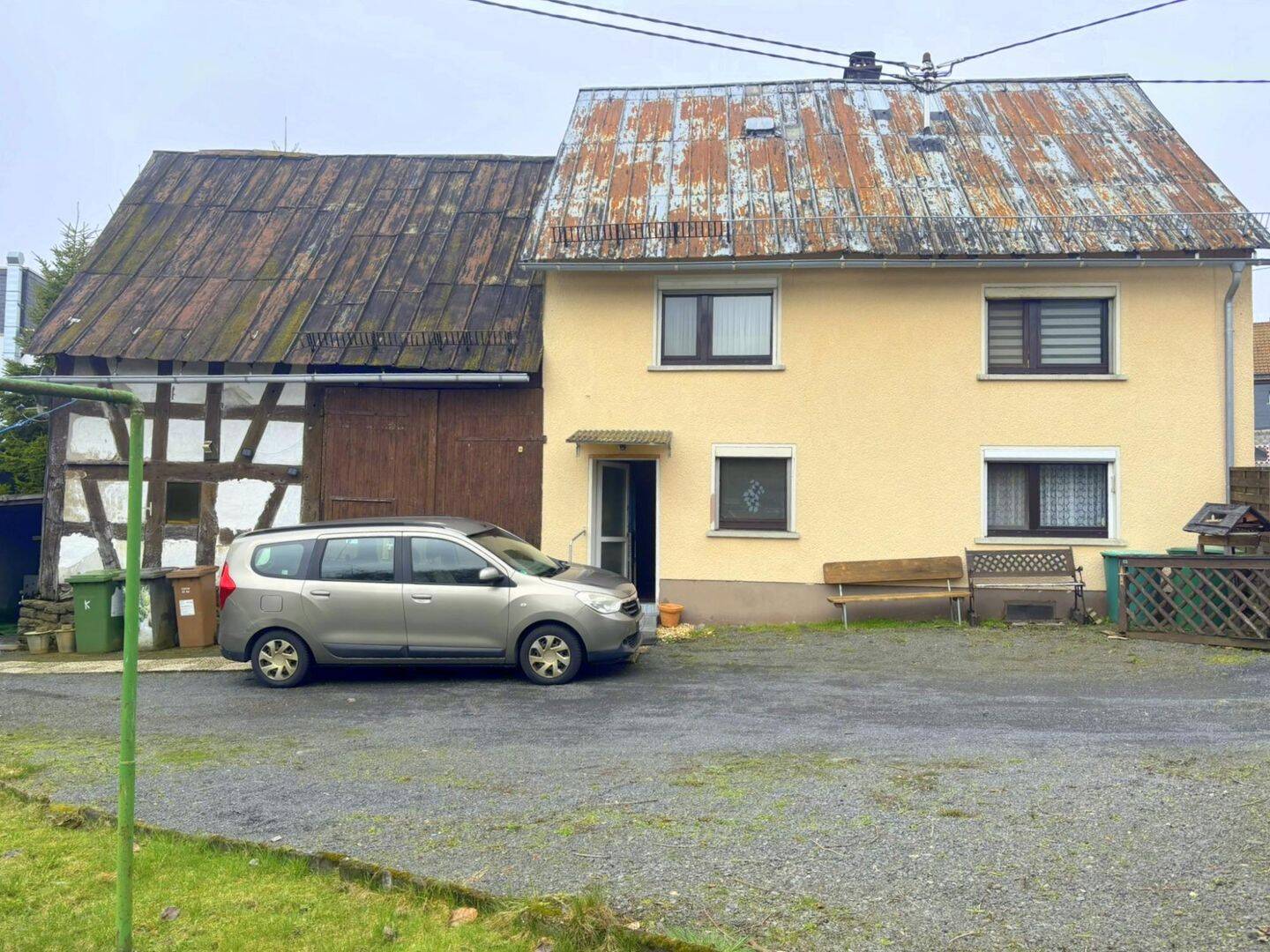 Immobilie in Rennerod - Zentral Wohnen und trotzdem sein eigenes Gartenparadies haben? Uriges Bauernhaus mit Scheune in Rennerod - Bild 3