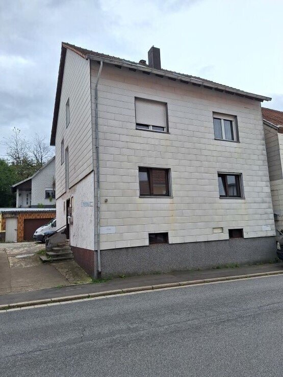 Mehrfamilienhaus zum Kauf 185.000 € 9 Zimmer 185 m²<br/>Wohnfläche 450 m²<br/>Grundstück Hassel St. Ingbert 66386