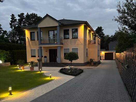 Einfamilienhaus zum Kauf 1.495.000 € 7 Zimmer 206 m² 1.695 m² Grundstück Falkensee 14612