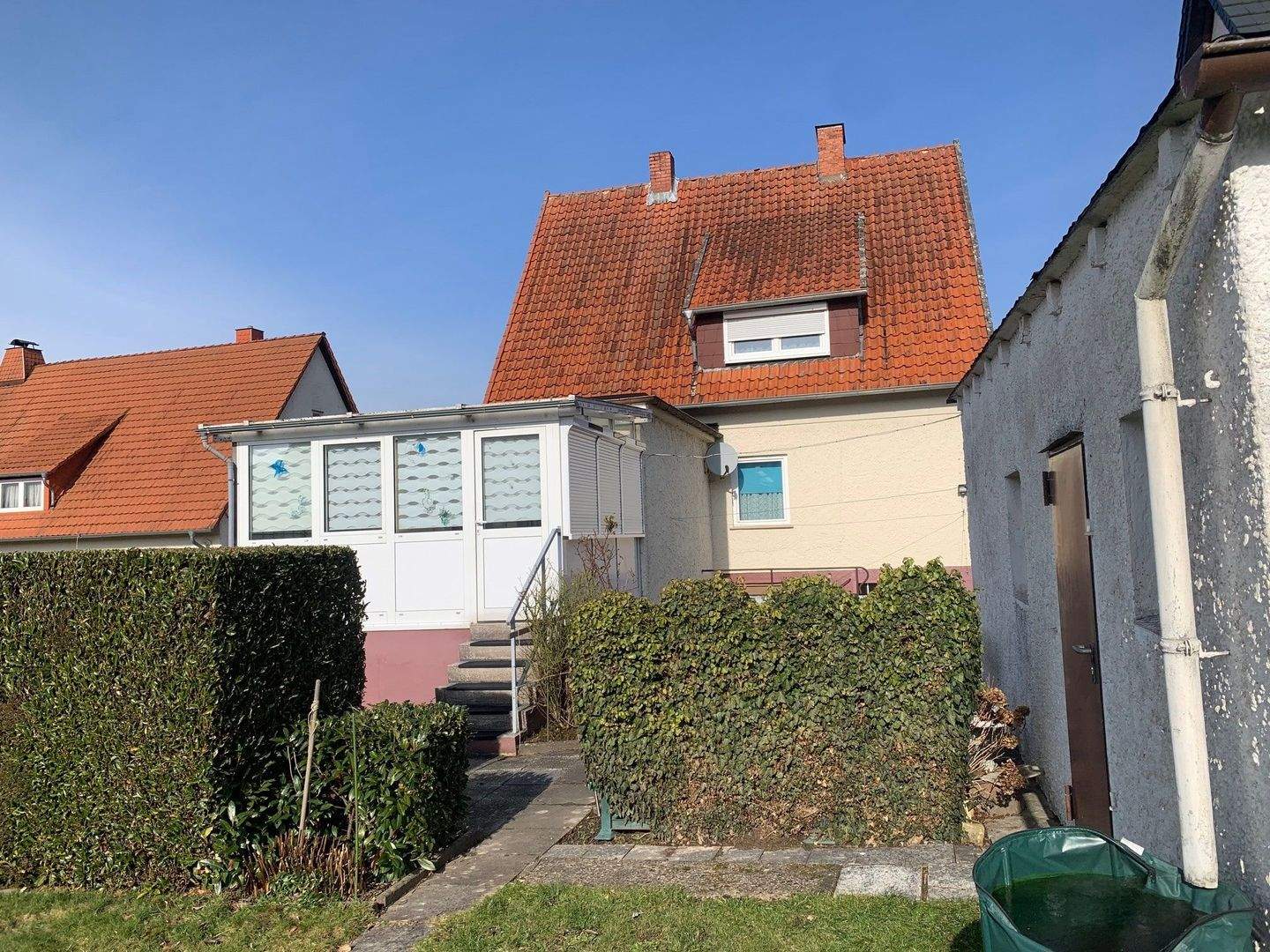 Immobilie in Eschershausen - Ein- Zweifamilienhaus mit Wintergarten in ruhiger Lage - Bild 1