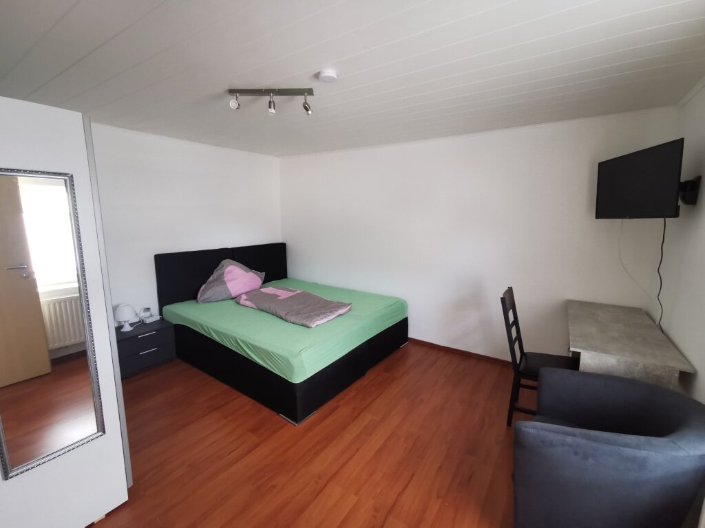 Wohnung zur Miete Wohnen auf Zeit 1.100 € 2 Zimmer 28 m²<br/>Wohnfläche ab sofort<br/>Verfügbarkeit Enggasse Porz Köln 51143