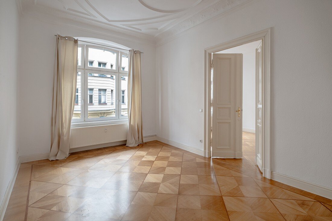 Wohnung zum Kauf 595.000 € 2 Zimmer 76 m²<br/>Wohnfläche 1.<br/>Geschoss Mitte Berlin 10179