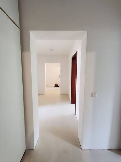 Wohnung zur Miete nur mit Wohnberechtigungsschein 405 € 3 Zimmer 82,6 m² 1. Geschoss frei ab sofort Rostocker Str. 26 Westhagen Wolfsburg 38444