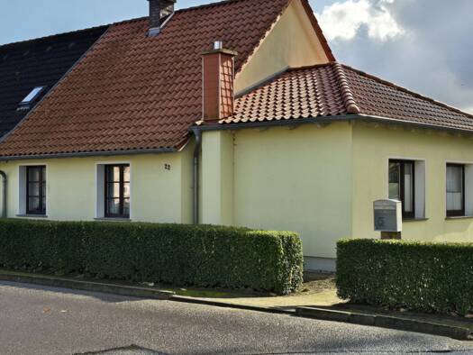 Doppelhaushälfte zum Kauf 199.999 € 4 Zimmer 105 m² 1.383 m² Grundstück frei ab sofort Mühlenstrasse 22 Gingst 18569