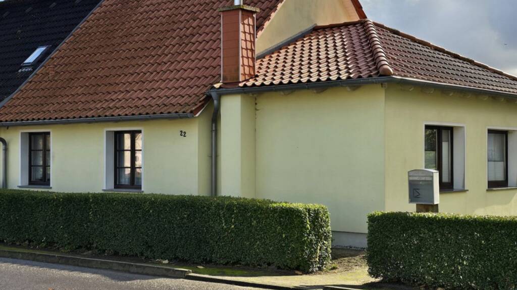 Doppelhaushälfte zum Kauf 199.999 € 4 Zimmer 105 m² 1.383 m² Grundstück frei ab sofort Mühlenstrasse 22 Gingst 18569