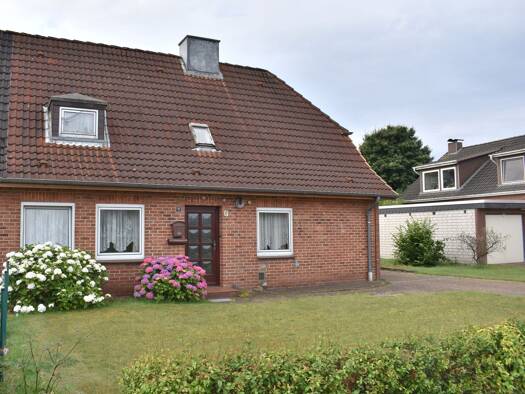 Haus zum Kauf 275.000 € 4,5 Zimmer 90 m² 847 m² Grundstück frei ab sofort Bad Bramstedt 24576