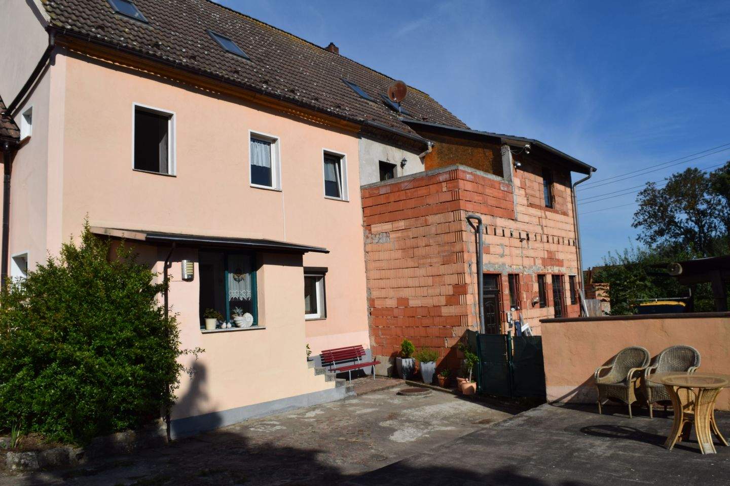 Immobilie in Salzatal - Charmantes Bauernhaus/Doppelhaushälfte m. großem Grundstück u. Modernisierungsaufwand in Nauendorf (Beesenstedt) - Bild 1