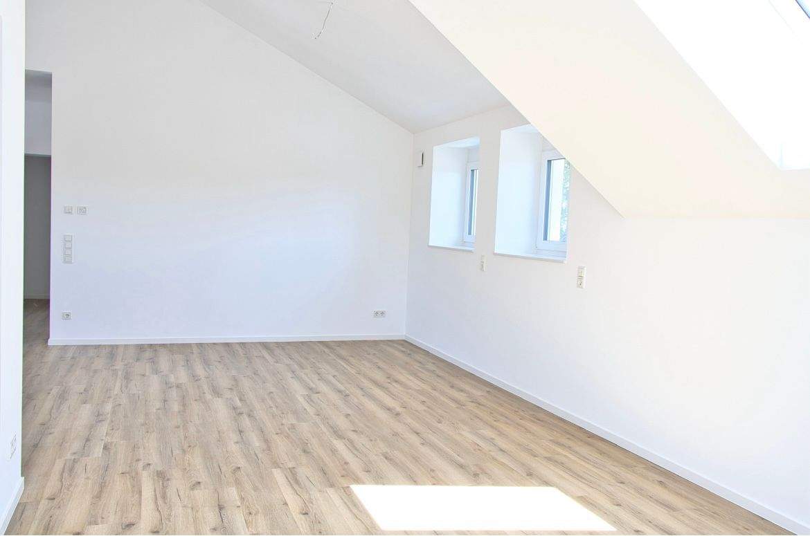 Immobilie in Künzell - Moderne Dachgeschosswohnung mit Hauscharakter in Engelhelms – lichtdurchflutet, großzügig & sofort bezugsfertig - Bild 2