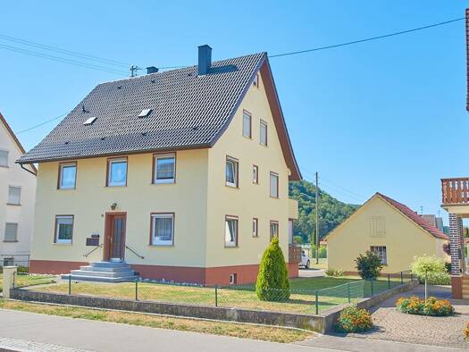 Mehrfamilienhaus zum Kauf 269.000 € 6 Zimmer 143 m² 1.202 m² Grundstück frei ab sofort Hauptstraße 15 Schmiechen Schelklingen 89601