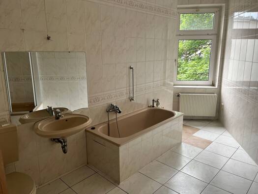 Wohnung zur Miete 405 € 3 Zimmer 90 m² 3 Geschosse frei ab sofort Goethestraße 6 Aue 08280